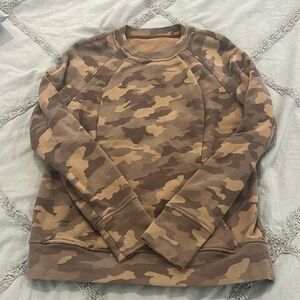EUC lululemon camo sweatshirt with front pouch pocket and thumb holes